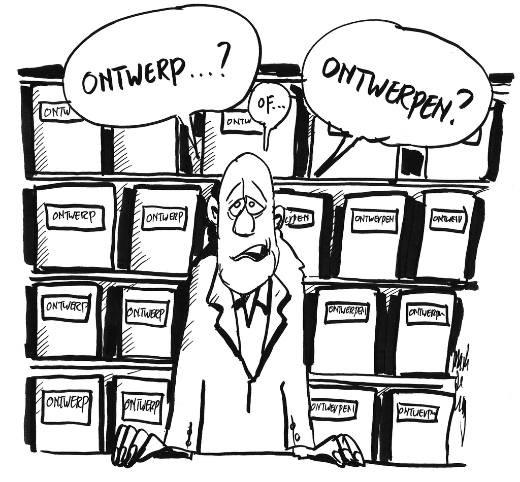 Cartoontekening van een kale man voor een kast met archiefdozen. Hij stelt de vraag Ontwerp? of Ontwerpen?